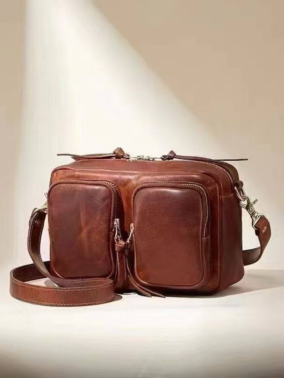 ტყავის ჩანთები