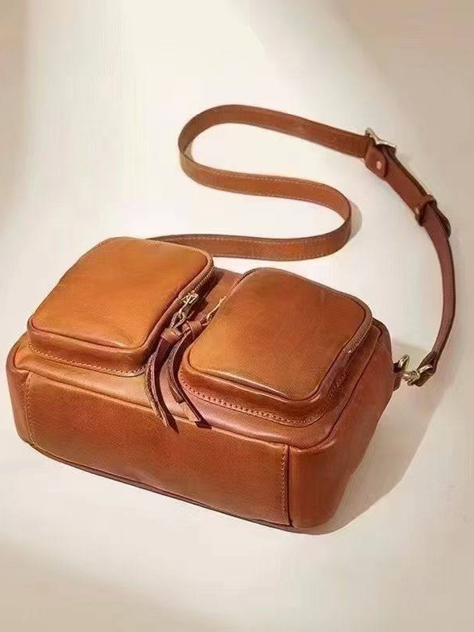 ტყავის ჩანთები