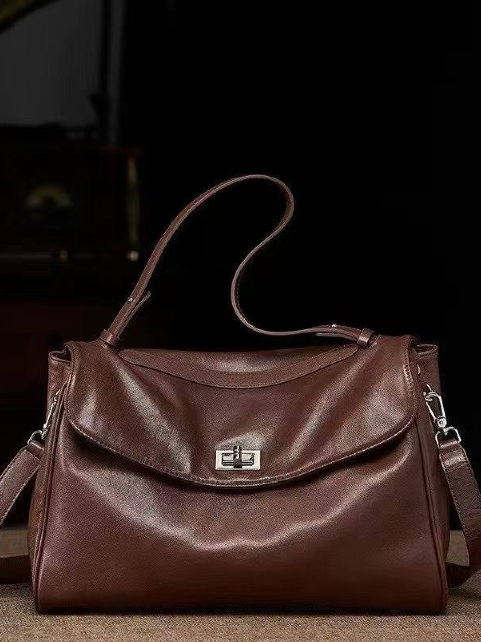 ტყავის ჩანთები