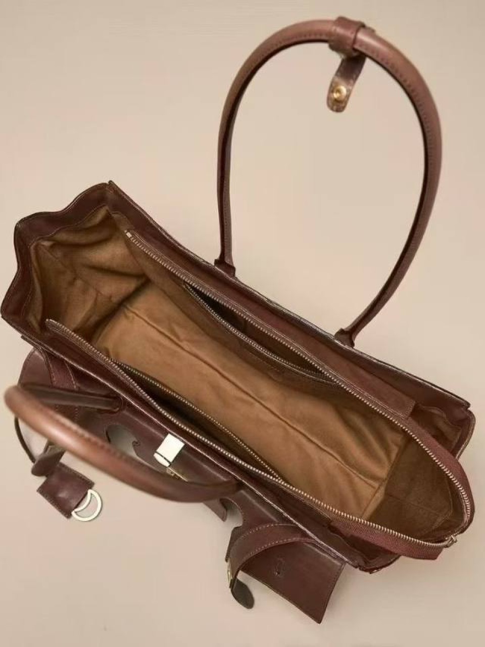 ტყავის ჩანთები