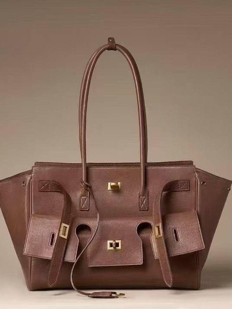 ტყავის ჩანთები