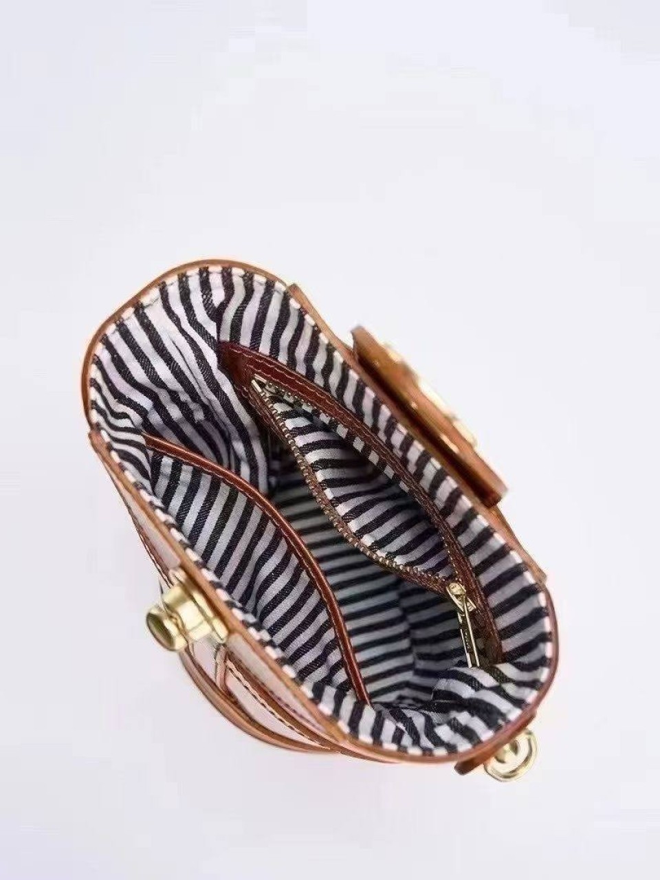 ტყავის ჩანთები