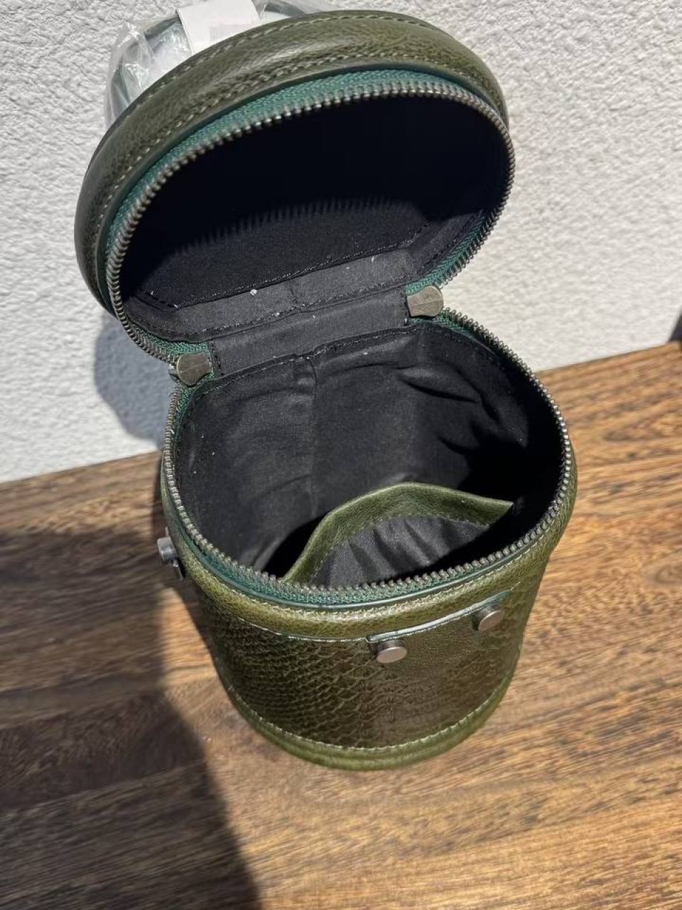 ტყავის ჩანთები