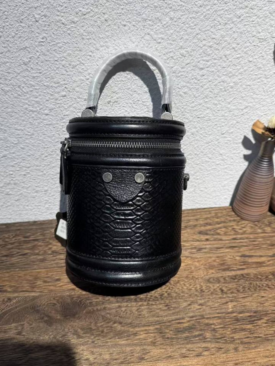 ტყავის ჩანთები