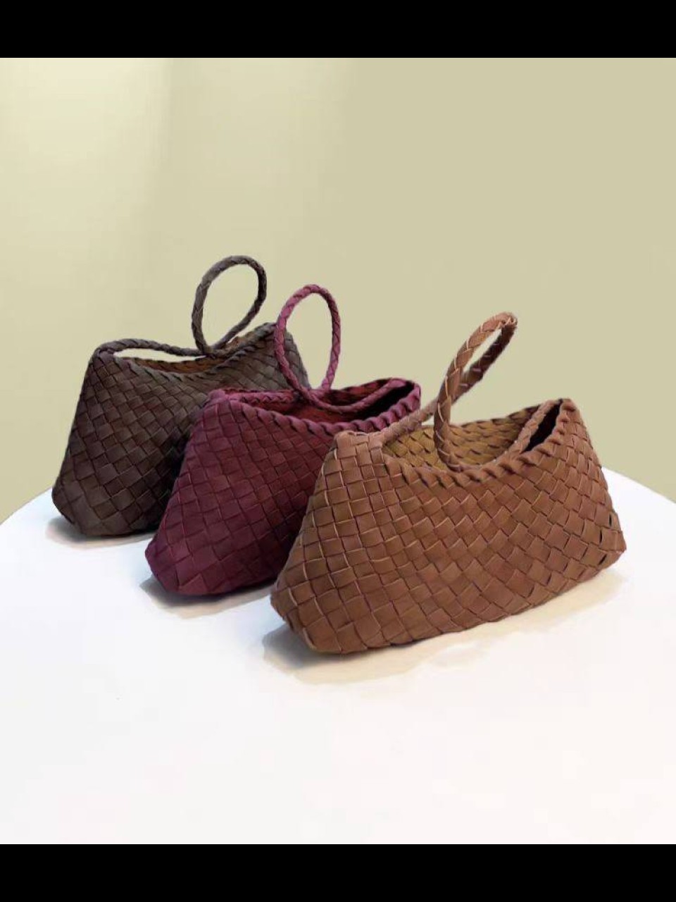 ტყავის ჩანთები