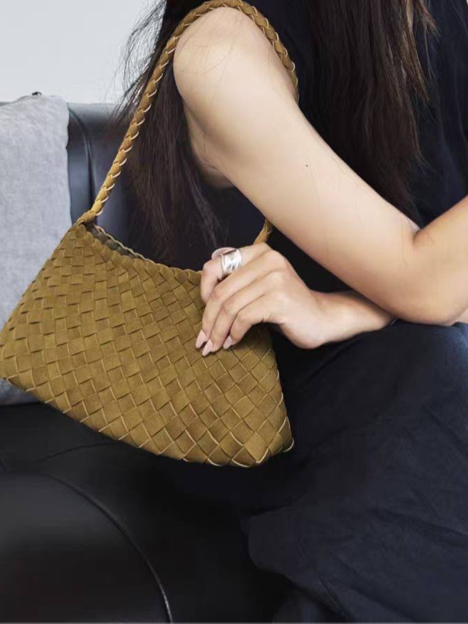 ტყავის ჩანთები