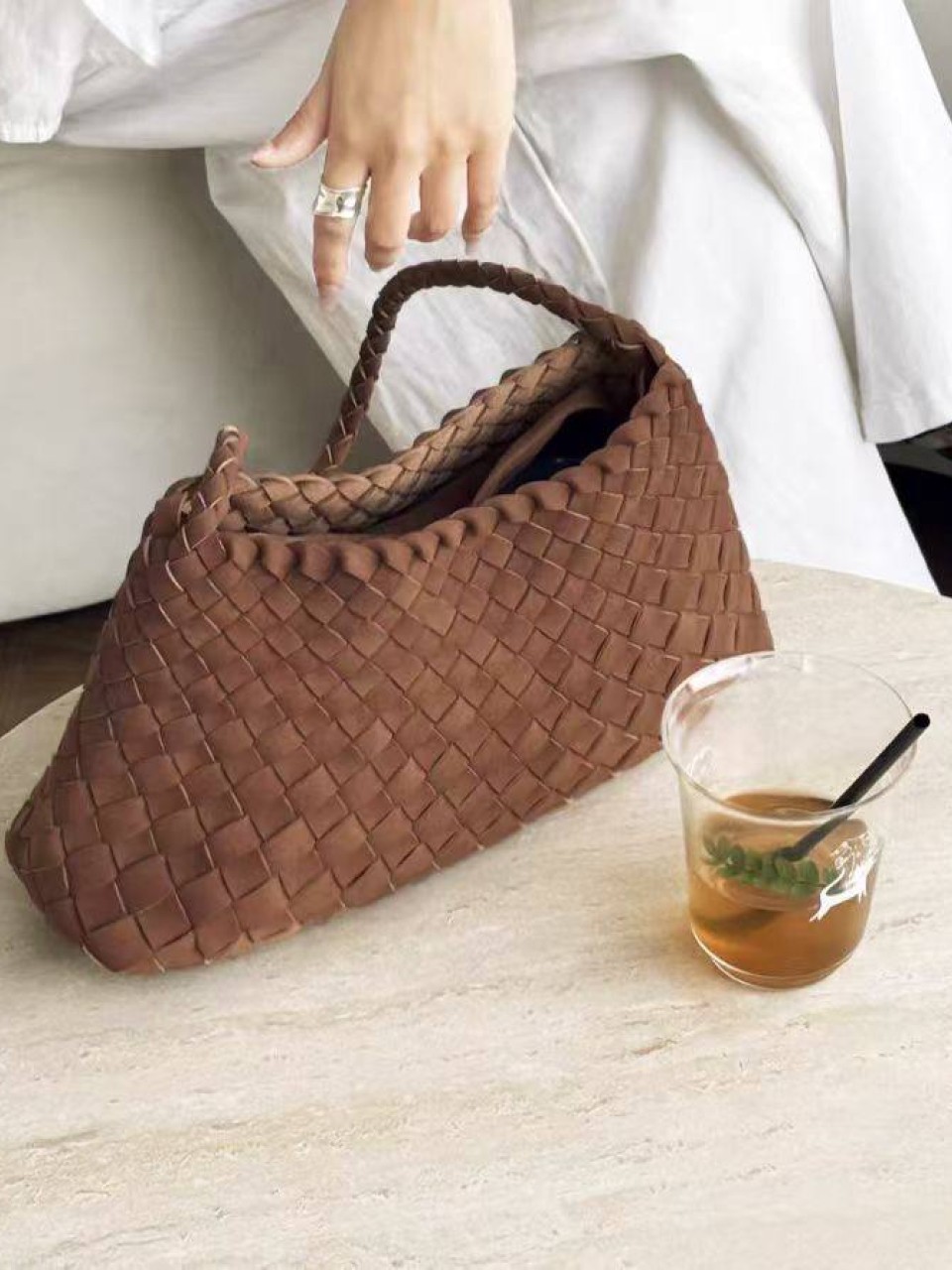 ტყავის ჩანთები