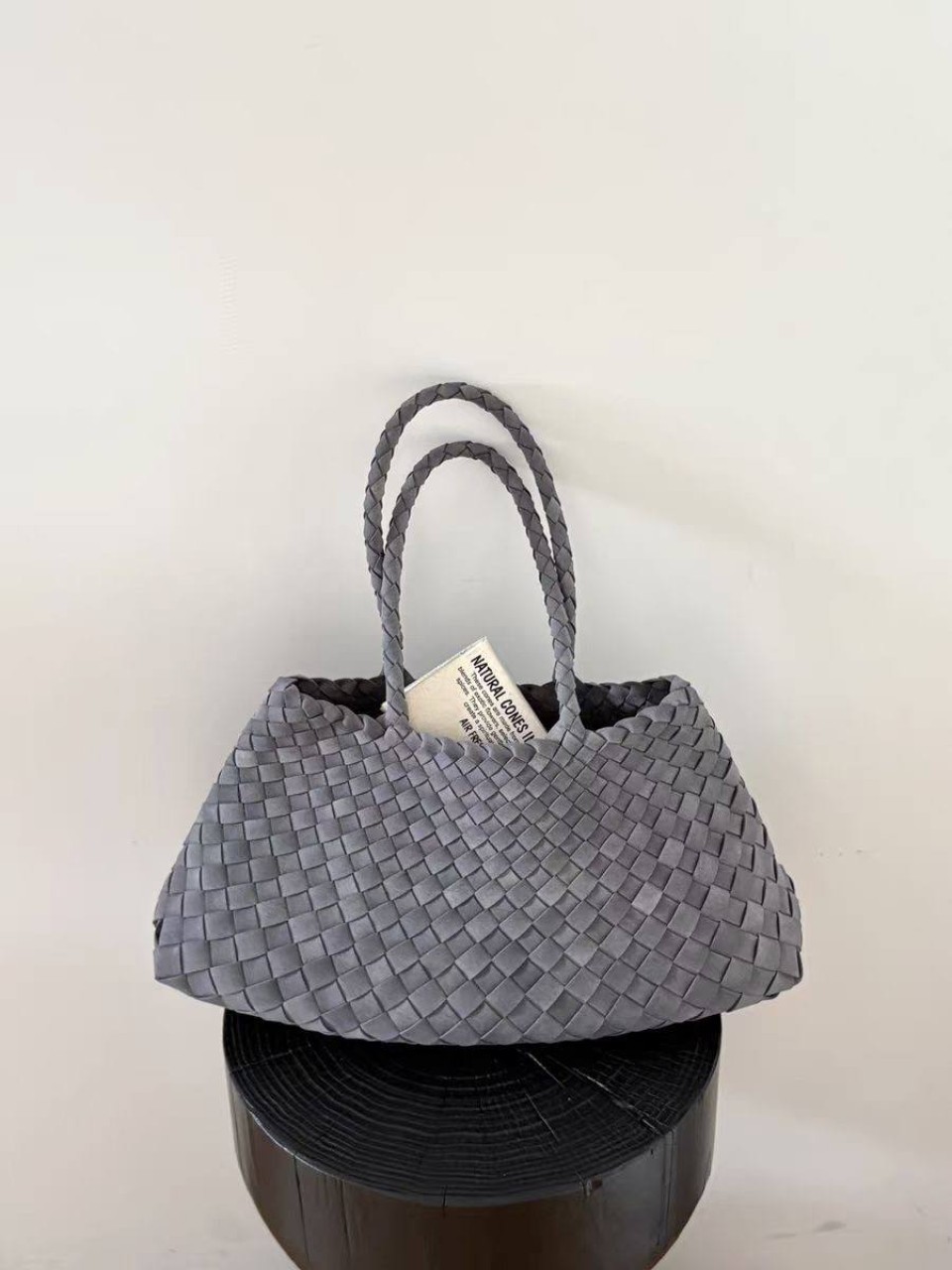 ტყავის ჩანთები