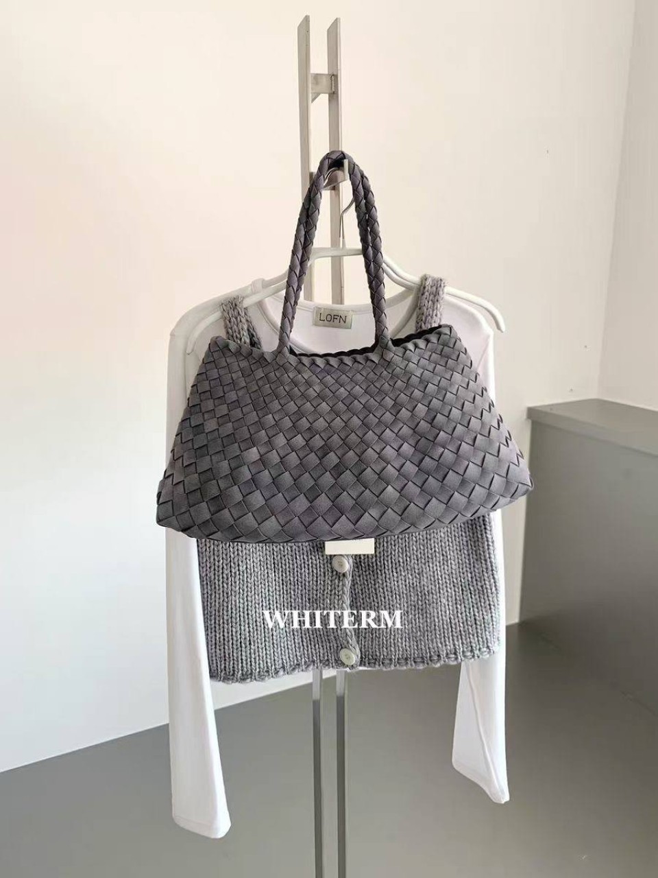 ტყავის ჩანთები