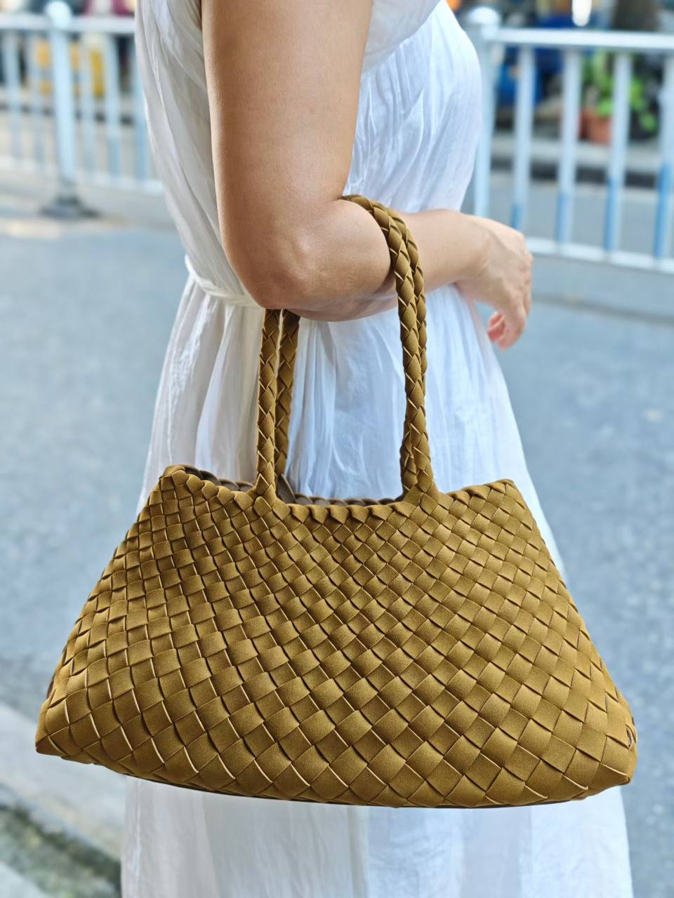 ტყავის ჩანთები