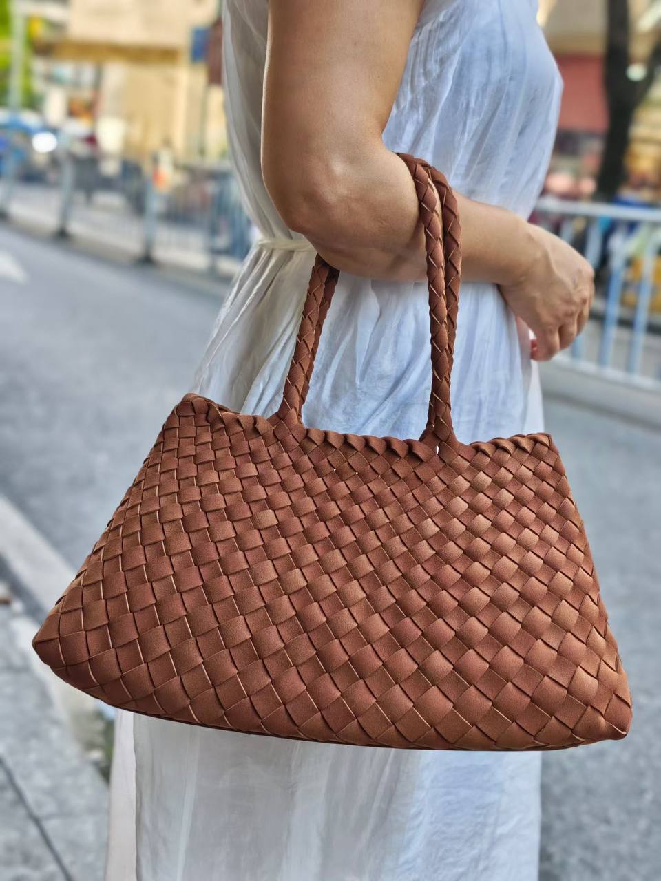 ტყავის ჩანთები