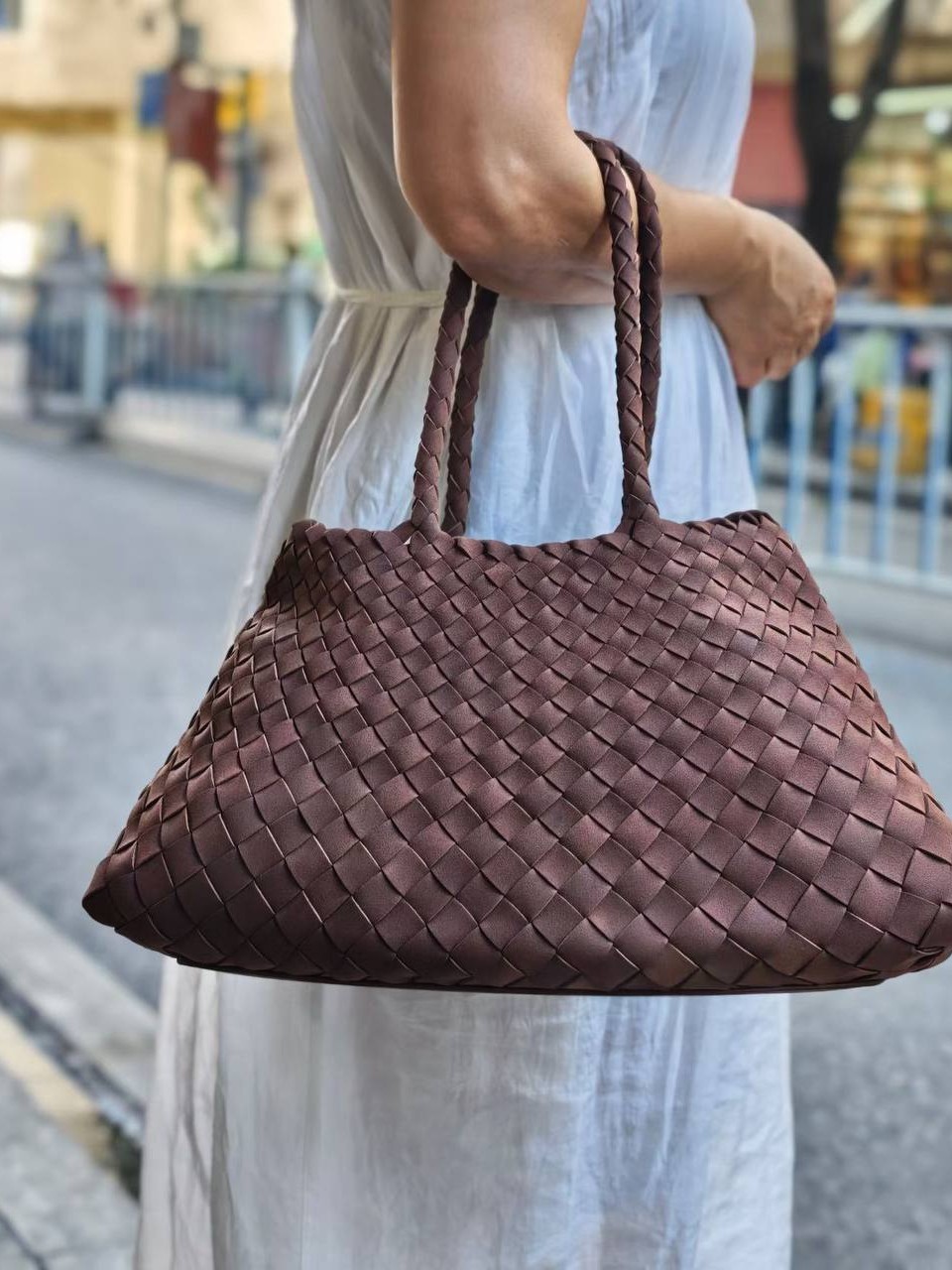 ტყავის ჩანთები