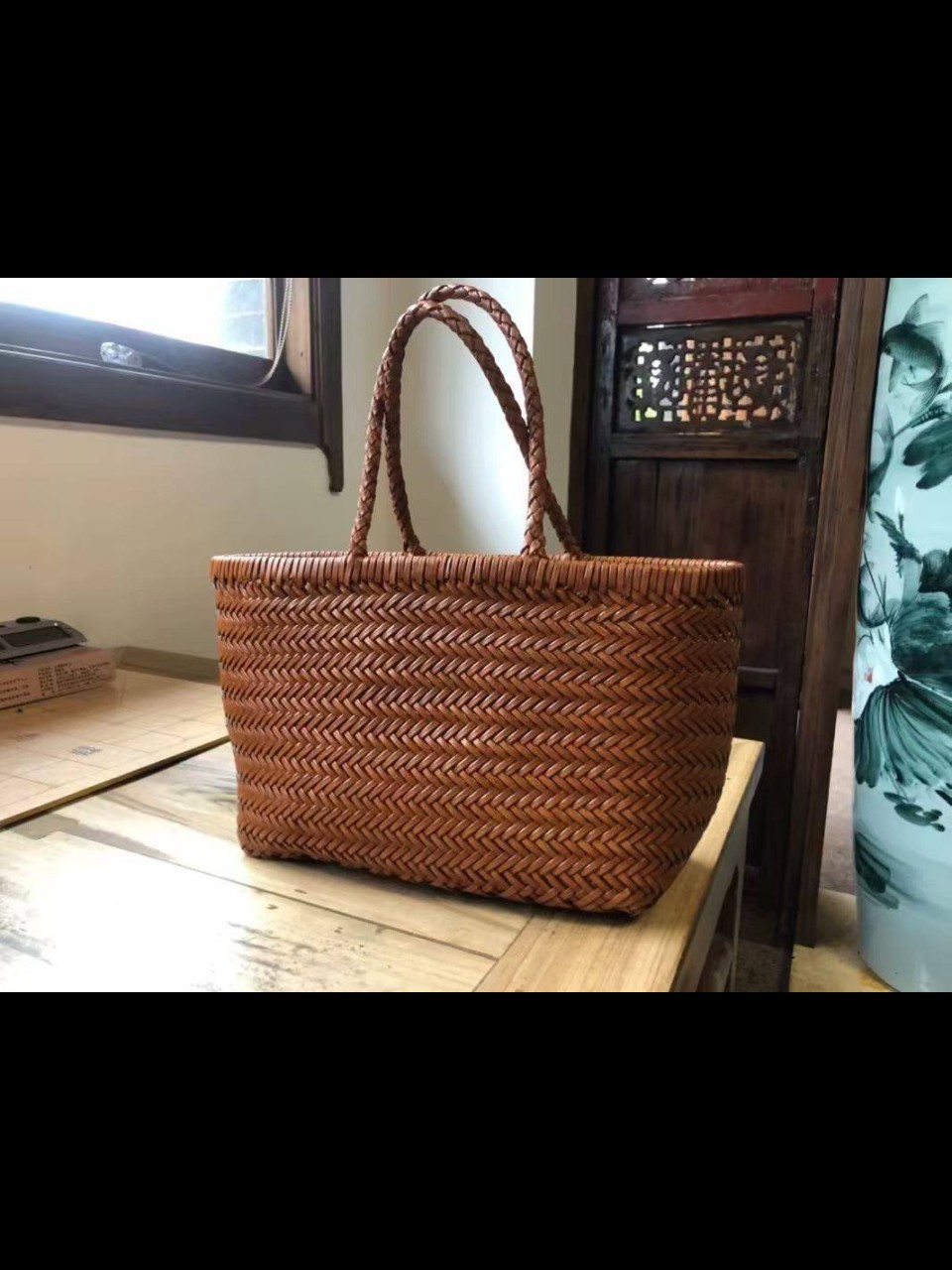 ტყავის ჩანთები