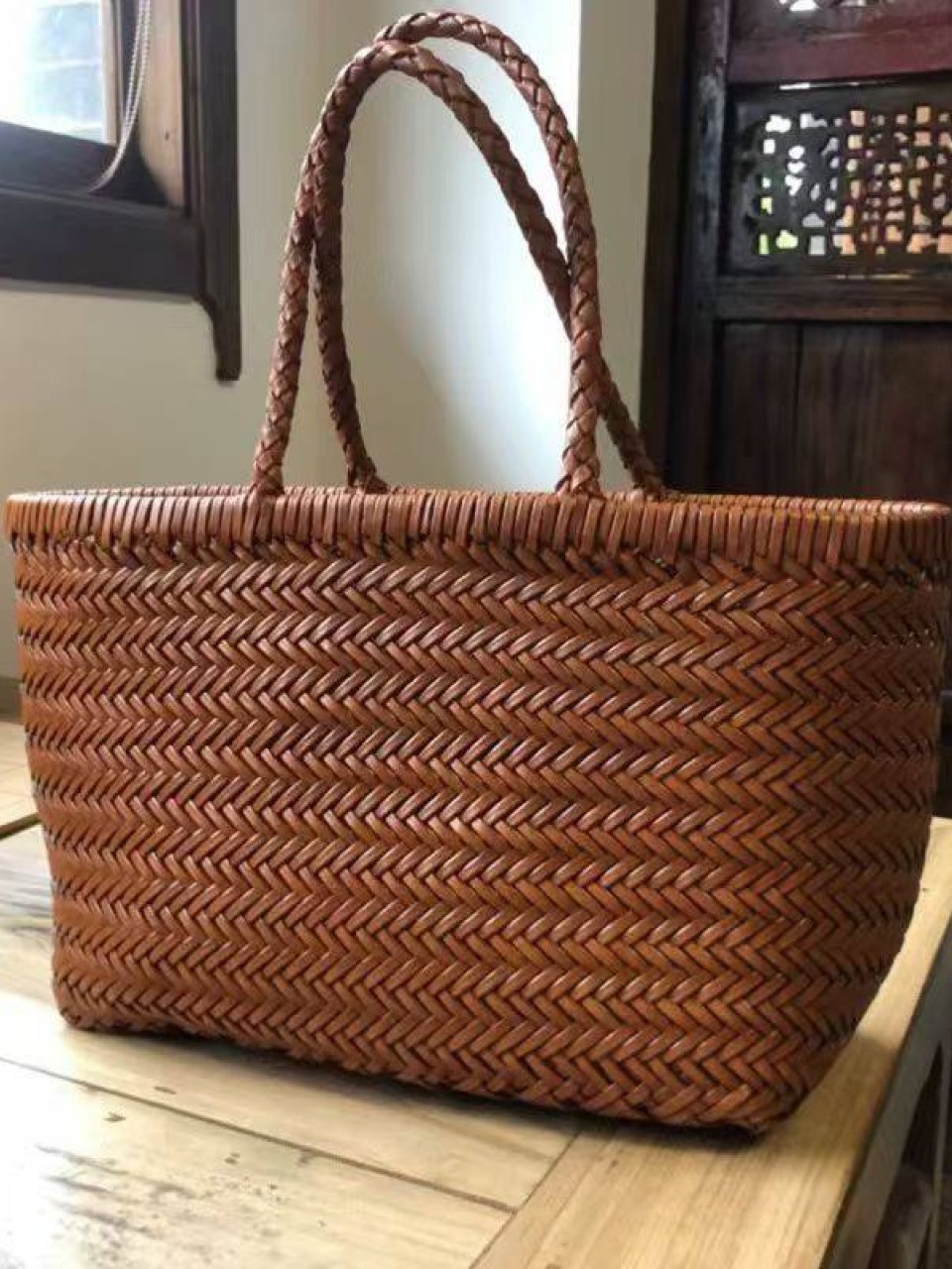 ტყავის ჩანთები