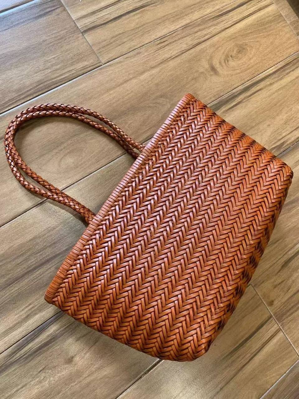 ტყავის ჩანთები