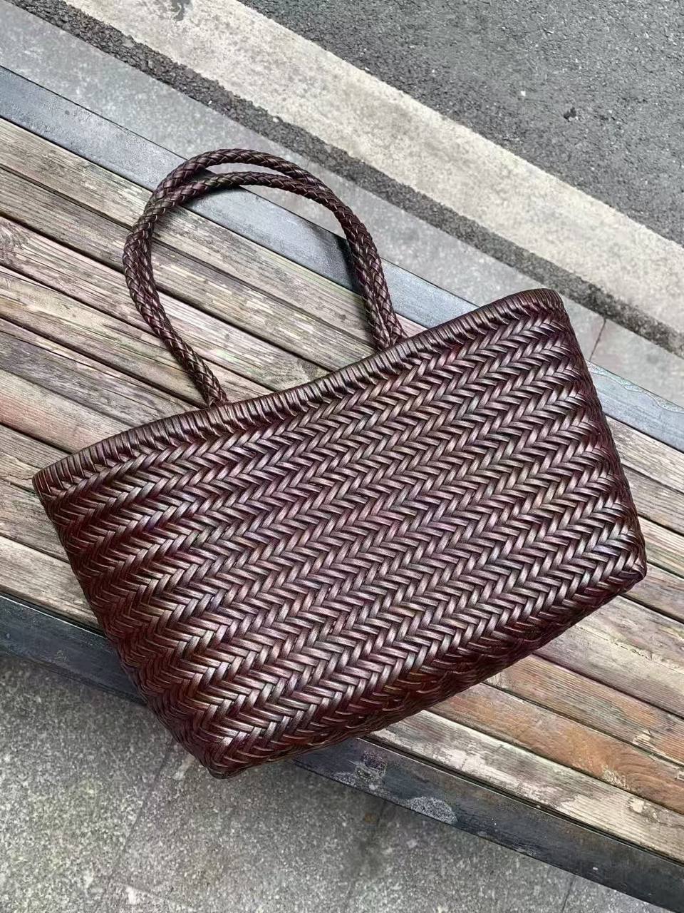 ტყავის ჩანთები