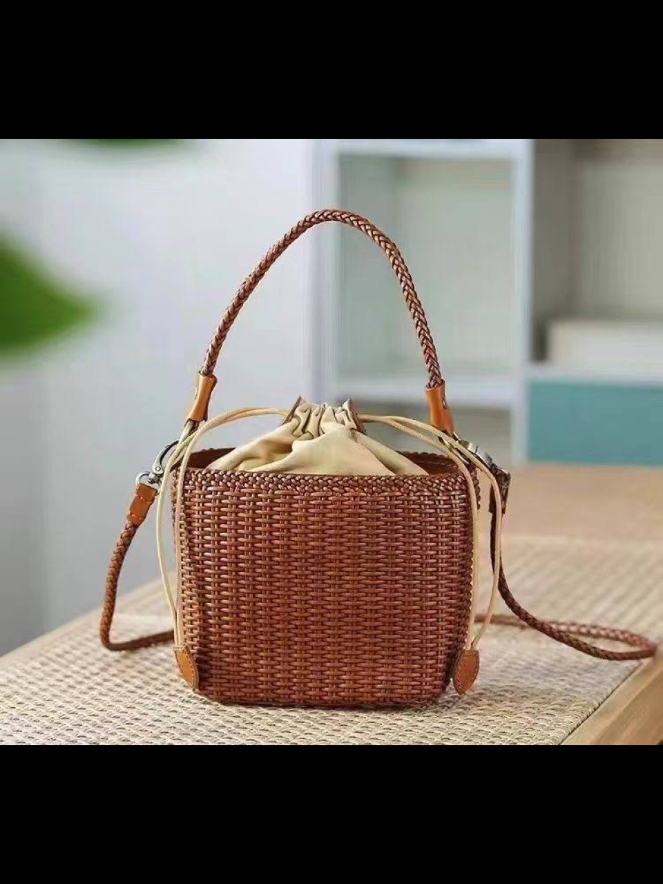 ტყავის ჩანთები