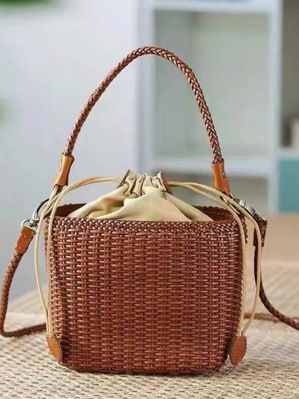 ტყავის ჩანთები