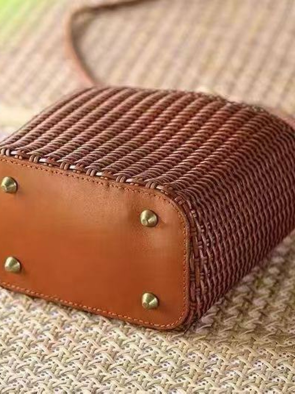 ტყავის ჩანთები