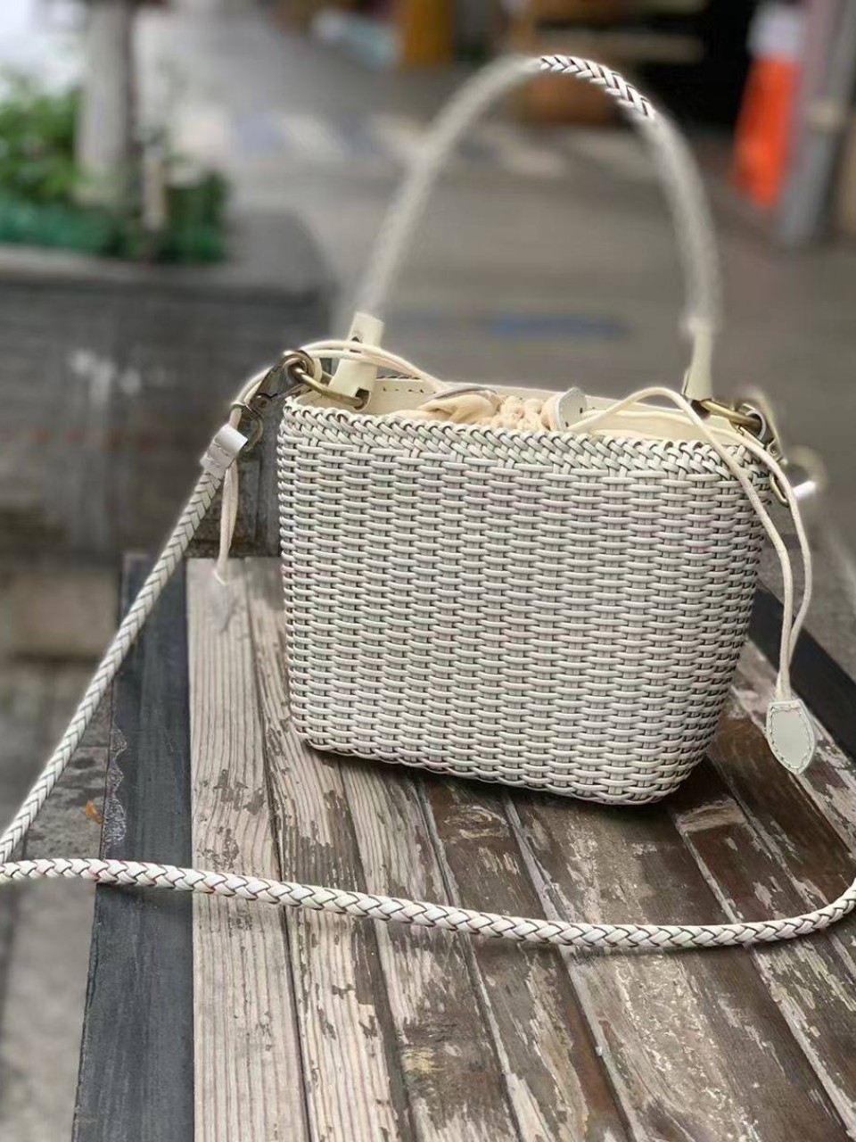 ტყავის ჩანთები