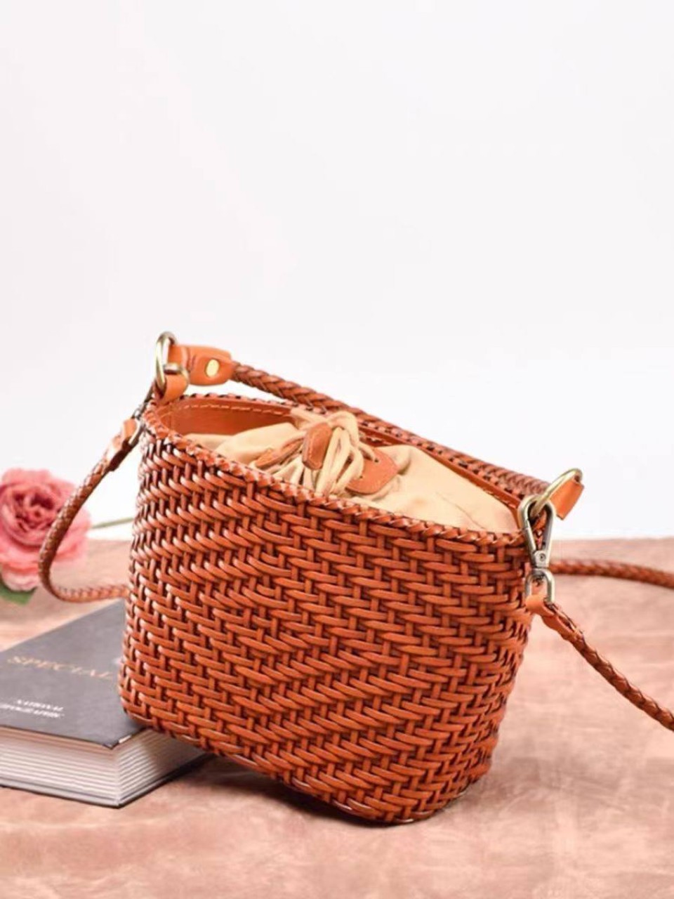 ტყავის ჩანთები