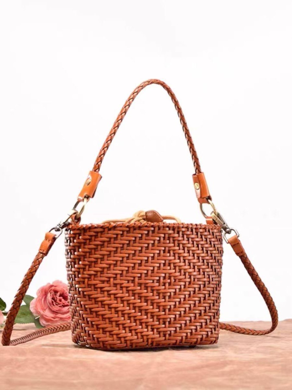 ტყავის ჩანთები