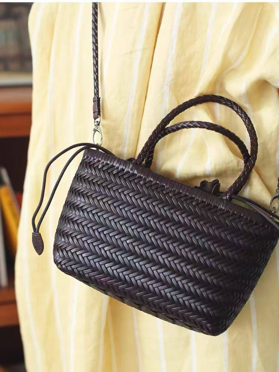 ტყავის ჩანთები