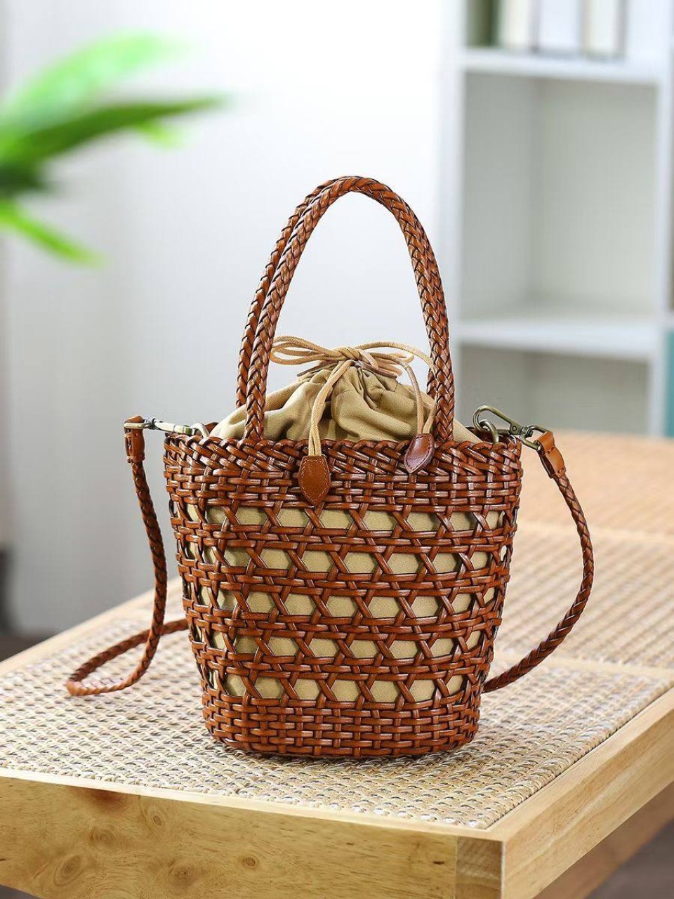 ტყავის ჩანთები