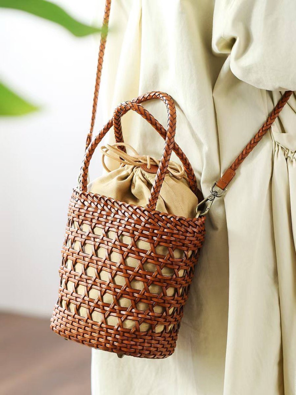 ტყავის ჩანთები