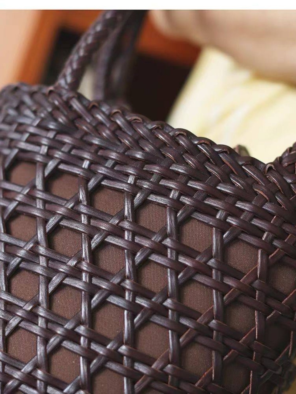 ტყავის ჩანთები