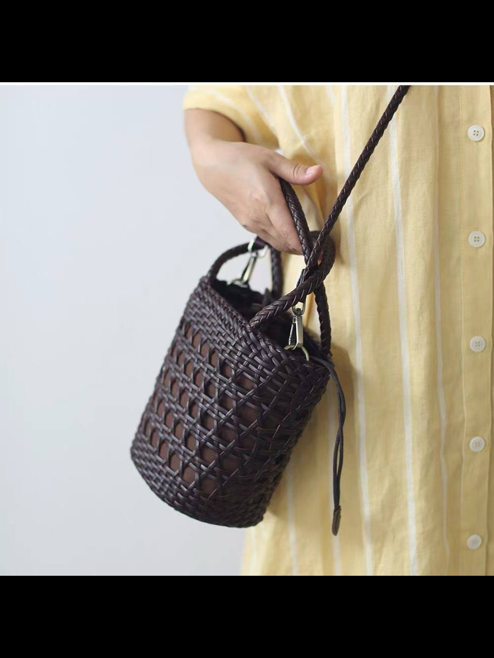 ტყავის ჩანთები