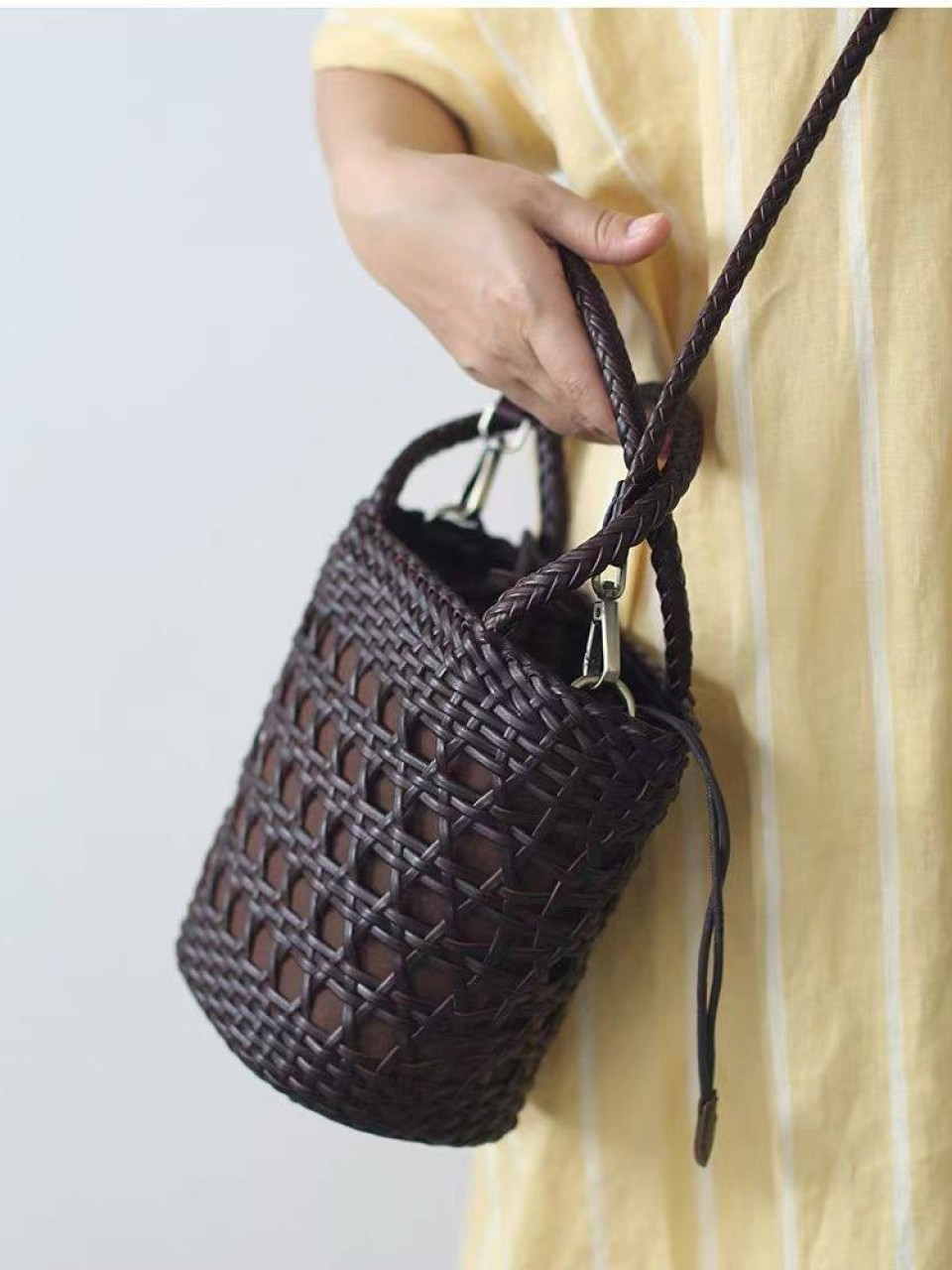 ტყავის ჩანთები