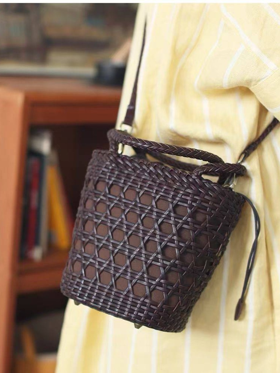 ტყავის ჩანთები