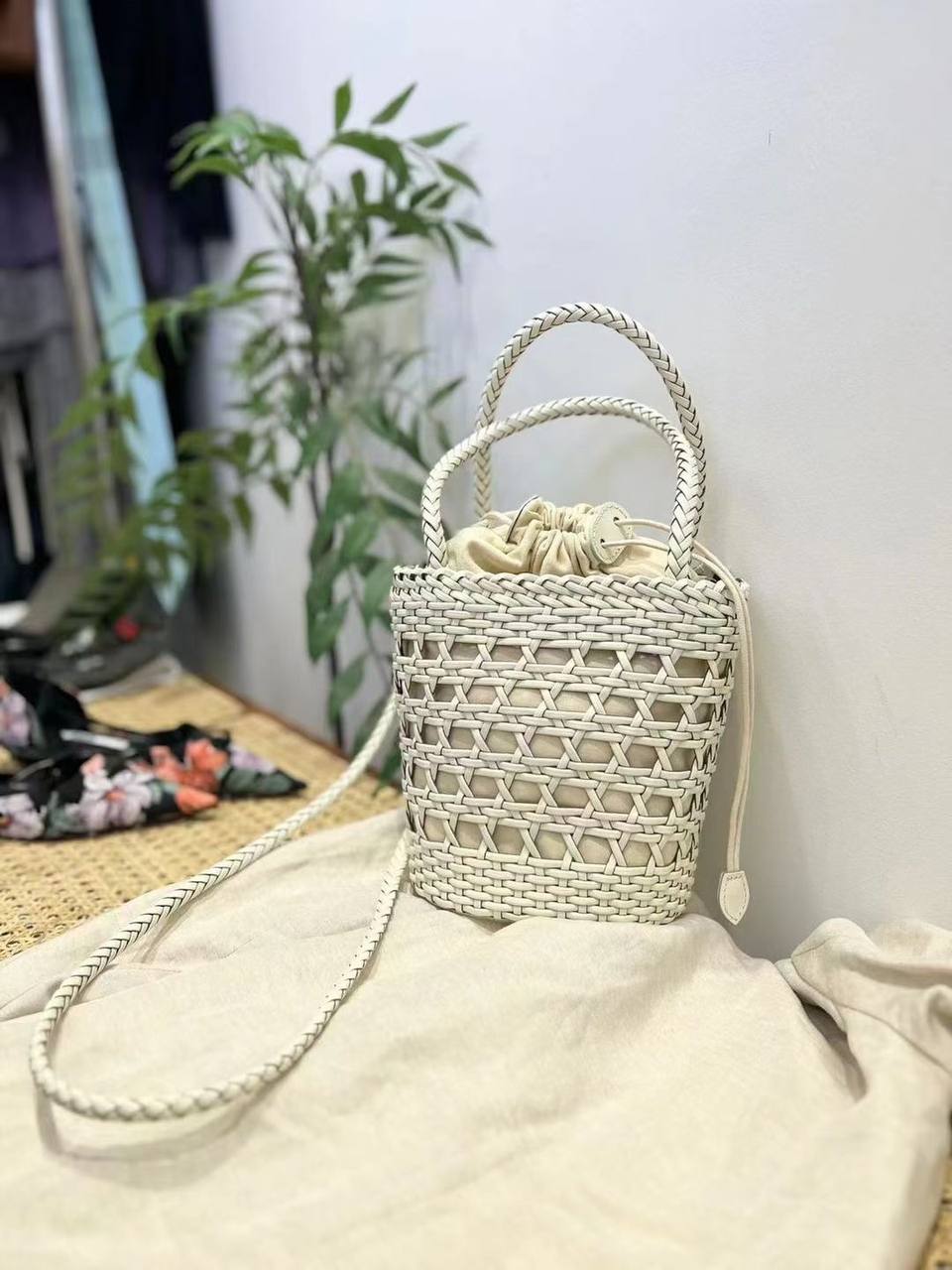 ტყავის ჩანთები