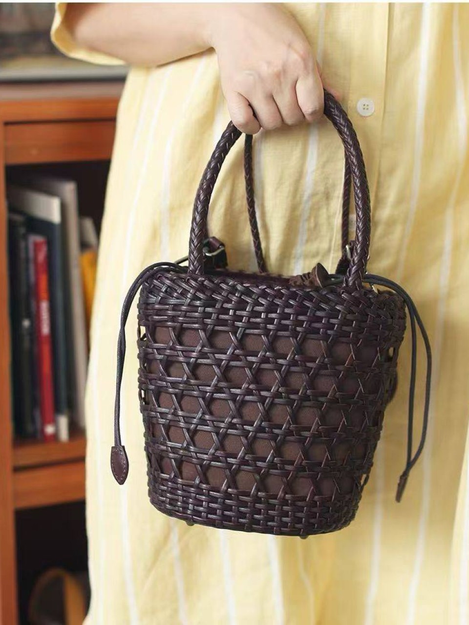 ტყავის ჩანთები