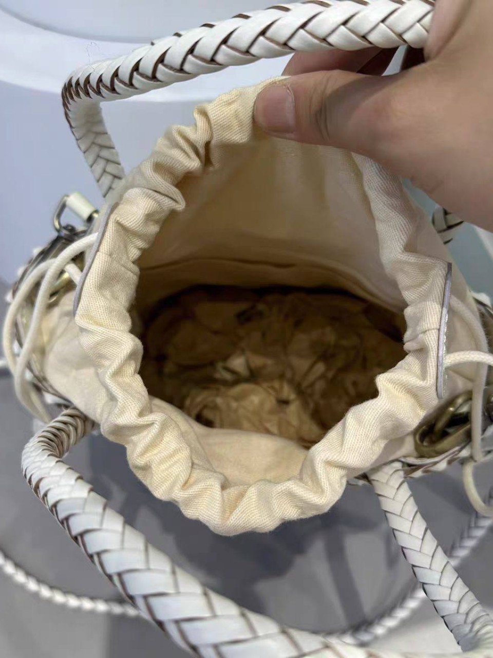 ტყავის ჩანთები