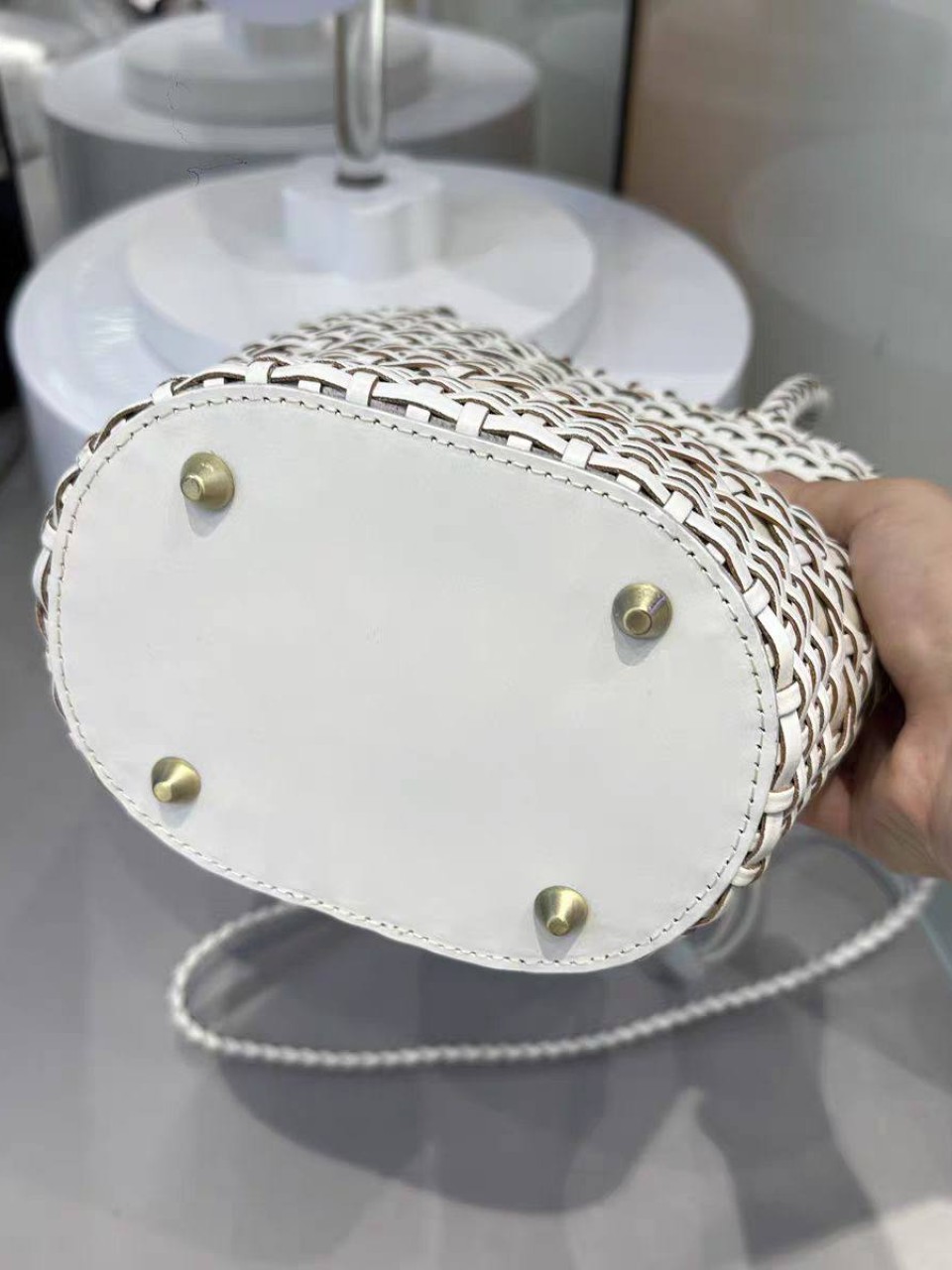 ტყავის ჩანთები