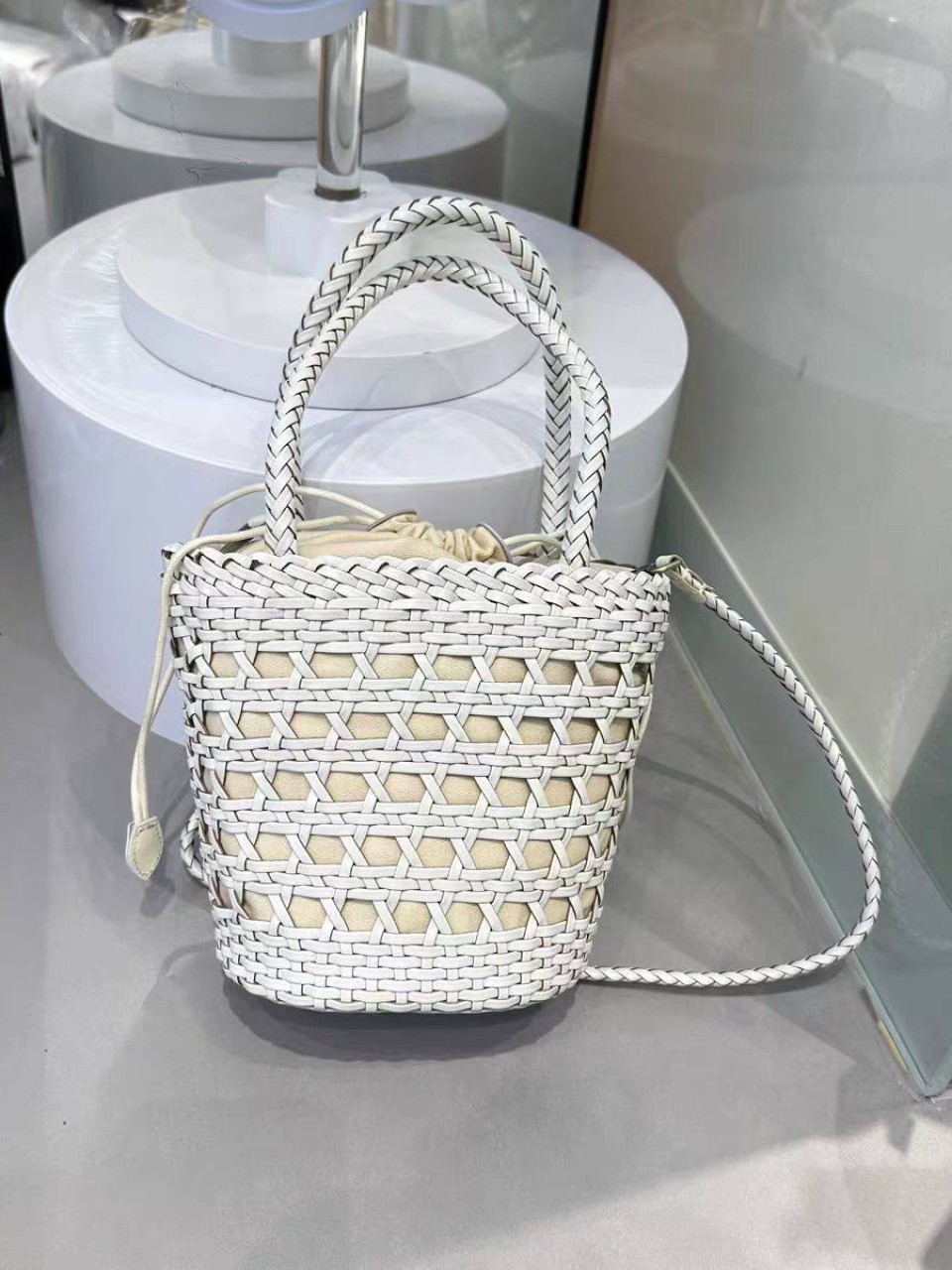 ტყავის ჩანთები