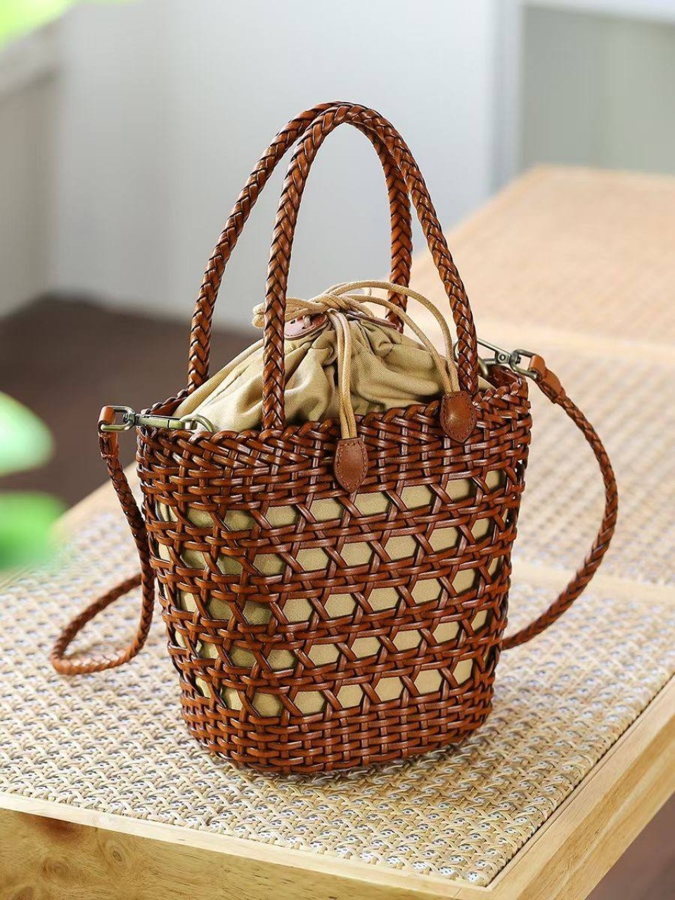 ტყავის ჩანთები