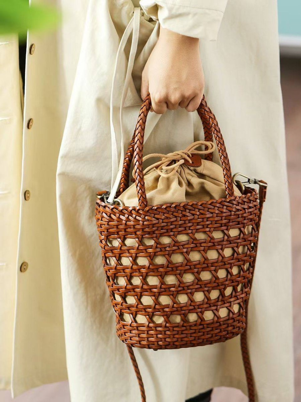 ტყავის ჩანთები