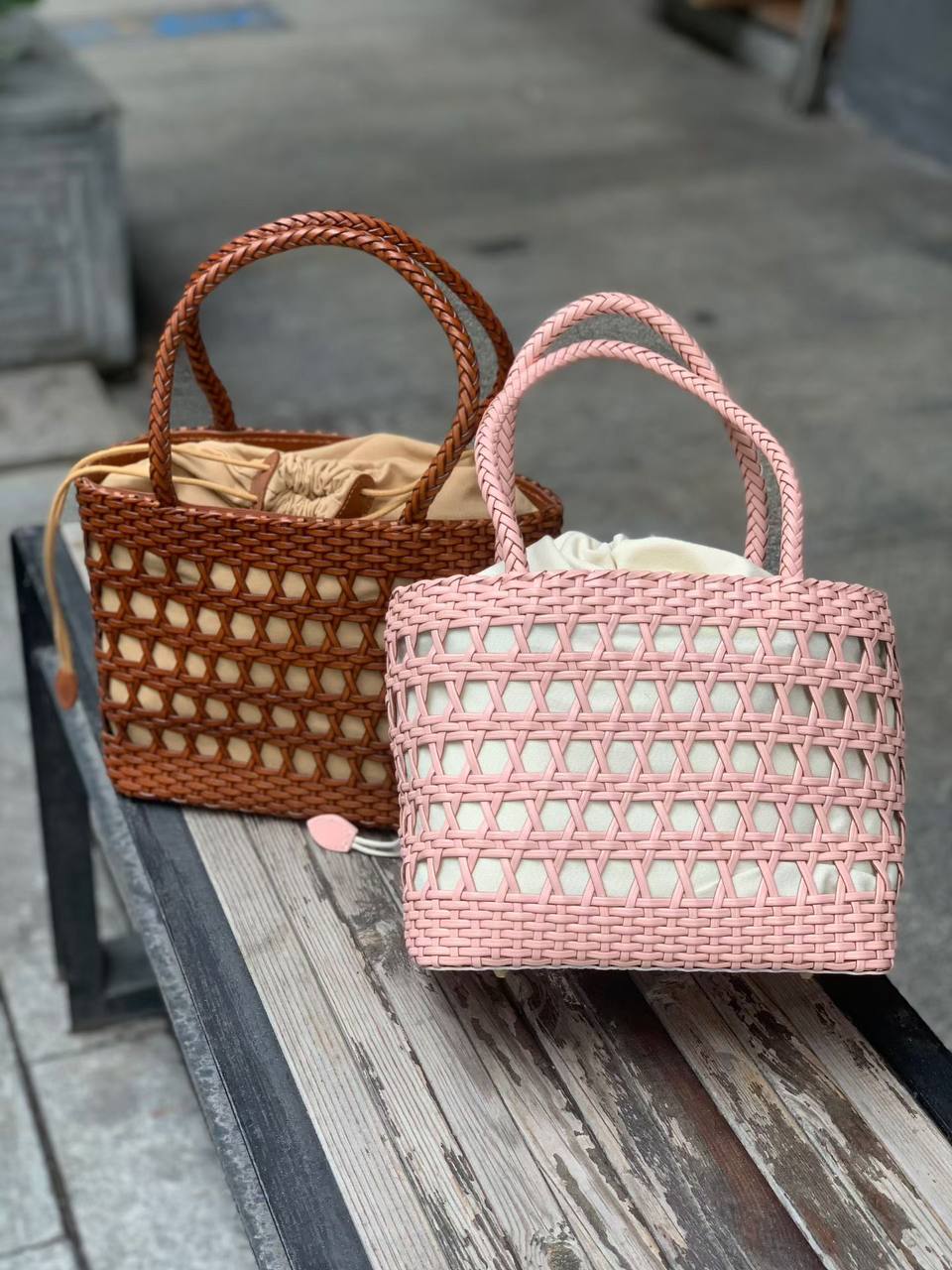 ტყავის ჩანთები