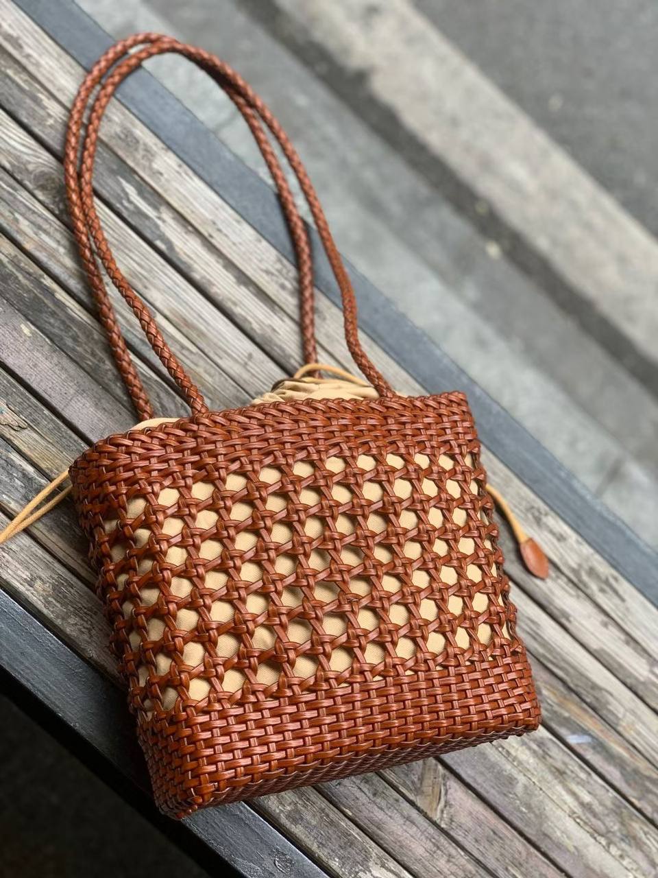 ტყავის ჩანთები