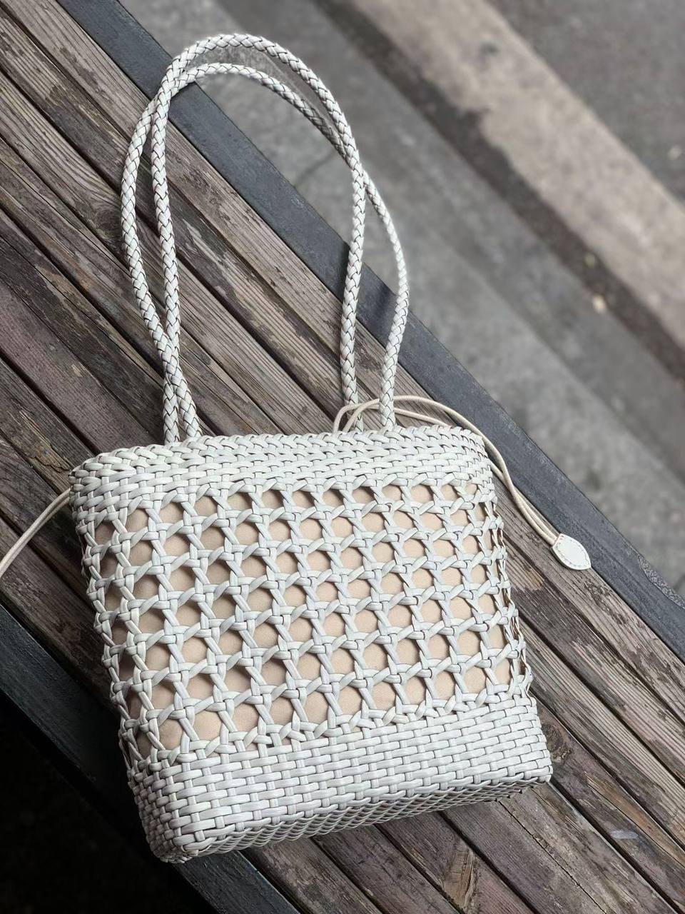 ტყავის ჩანთები