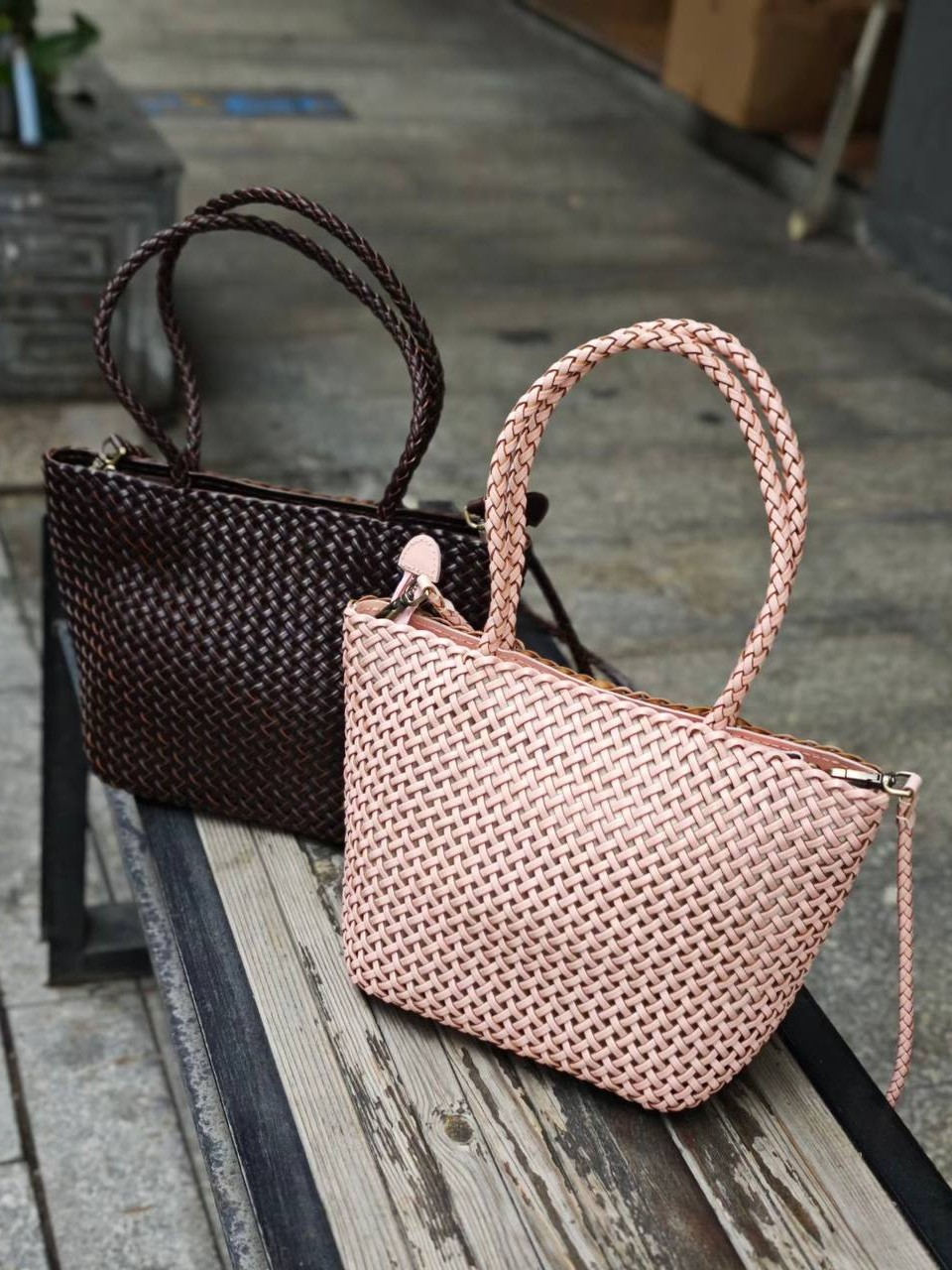 ტყავის ჩანთები