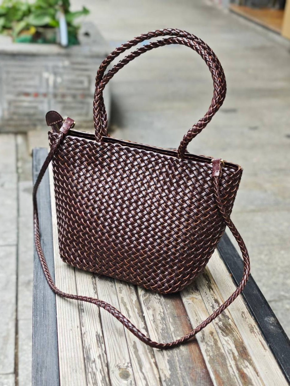 ტყავის ჩანთები