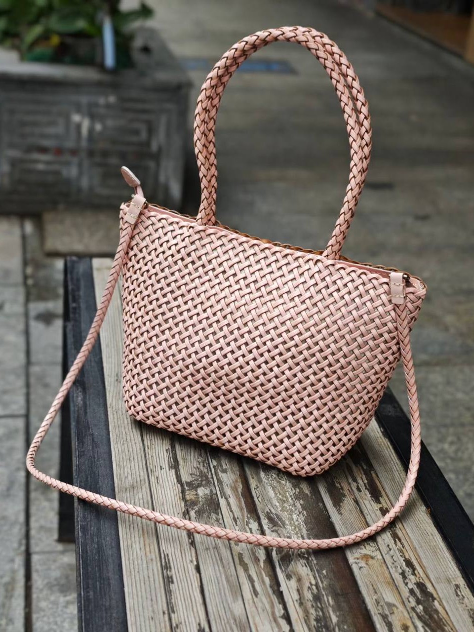 ტყავის ჩანთები