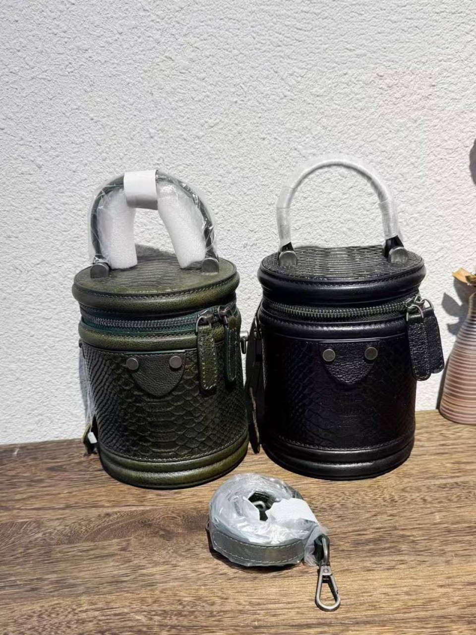 ტყავის ჩანთები