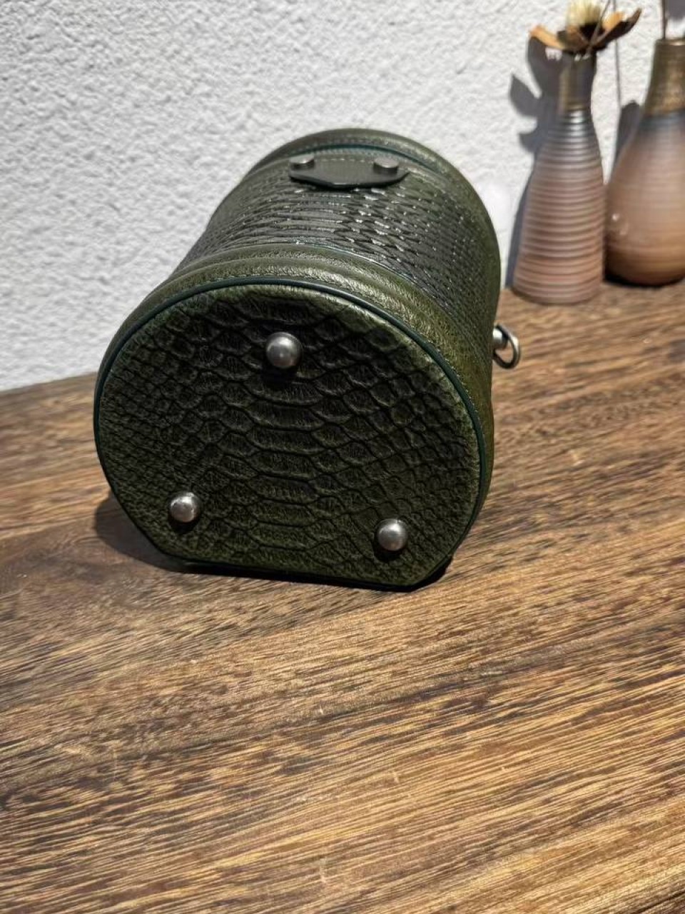 ტყავის ჩანთები