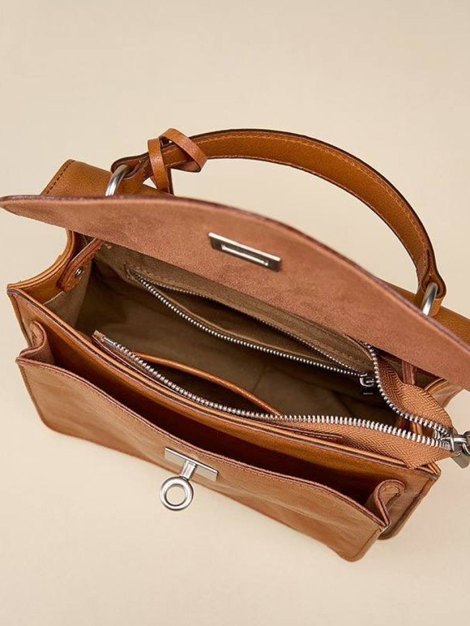 ტყავის ჩანთები