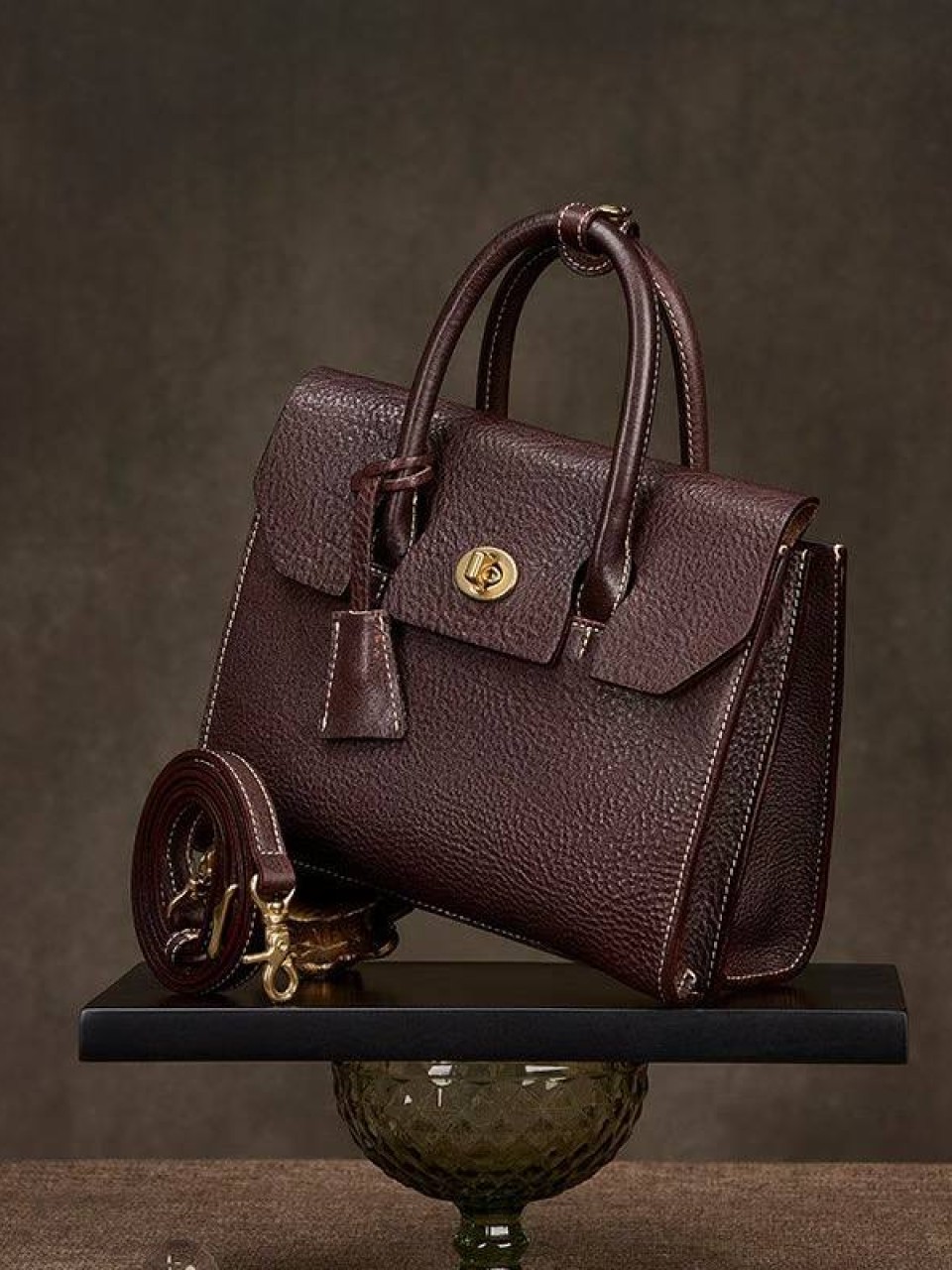 ტყავის ჩანთები